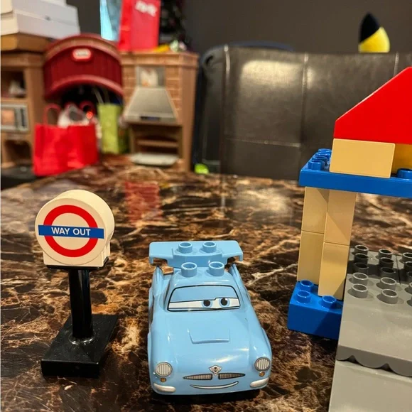 Lego Duplo - Disney Pixar Cars 2 Big Bentley Set #5828 - Picture 4 of 16